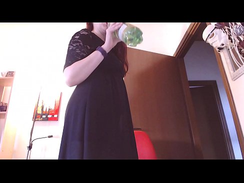 ❤️ Pokorna sužnja, ki obožuje umazane in sočne spodnjice, je po ogledu tega videa prisiljena masturbirati! Sex video na sl.qizpornolar.ru