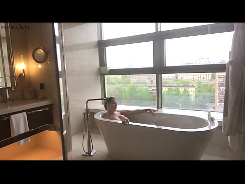 ❤️ Ogromna bejba strastno drka svojo pičko v kopalnici Sex video na sl.qizpornolar.ru