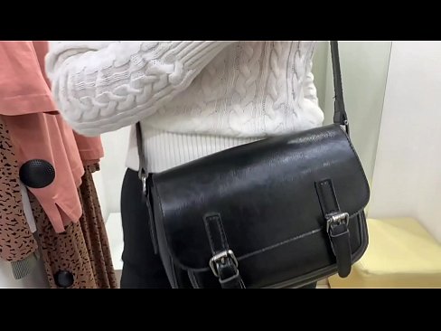 ❤️ Javna masturbacija mlade kurbe FeralBerry z dildom v garderobi Sex video na sl.qizpornolar.ru