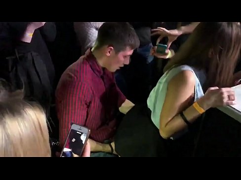 ❤️ Pravi seks v ruskem nočnem klubu. 18-letno rusko dekle v anusu in vagini zajebano v nočnem klubu Sex video na sl.qizpornolar.ru